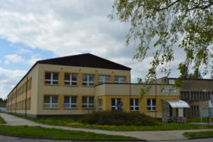 Hlavní vchod, ředitelna, sekretariát
