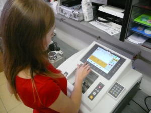 Zadání tvaru brýlové čočky na bezšablonovém automatu 
